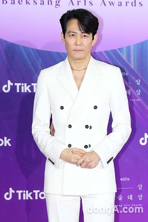 세계적인 배우로 자산가로…2021 이정재 '인생의 잭팟' : 스포츠동아